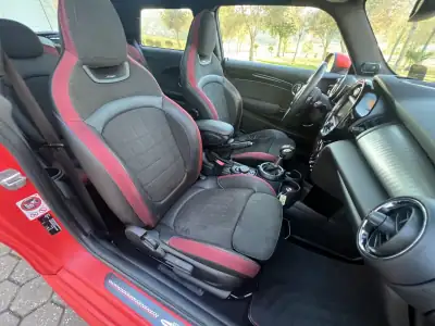 MINI John Cooper Works 2017 - 24965 EUR, 126000 km - AUTO.MOTO.pt - 126000km - foto 26 de 61