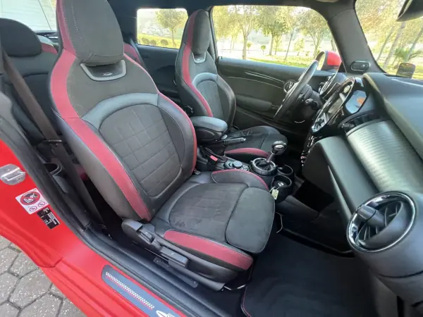MINI John Cooper Works 2017 - 24965 EUR, 126000 km - AUTO.MOTO.pt - 126000km - foto 26 de 61