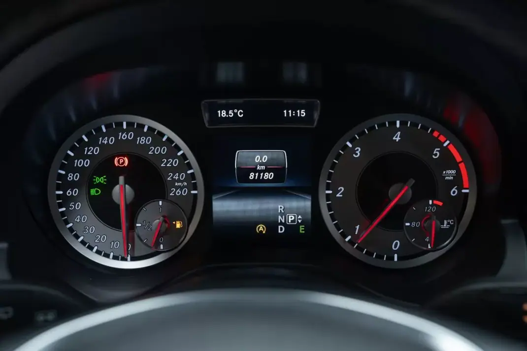 Mercedes-Benz A 180 2015 - 16950 EUR, 81000 km - AUTO.MOTO.pt - 81000km - foto 22 de 36