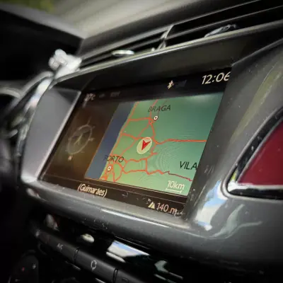 DS DS3 2014 - 11900 EUR, 94000 km - AUTO.MOTO.pt - 94000km - foto 6 de 14