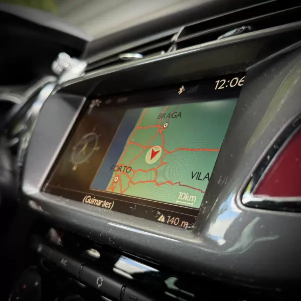 DS DS3 2014 - 11900 EUR, 94000 km - AUTO.MOTO.pt - 94000km - foto 6 de 14