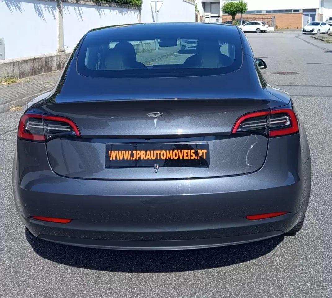 Tesla Model 3 2022 - 26990 EUR, 99900 km - AUTO.MOTO.pt - 99900km - foto 8 de 16