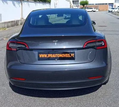 Tesla Model 3 2022 - 26990 EUR, 99900 km - AUTO.MOTO.pt - 99900km - foto 8 de 16