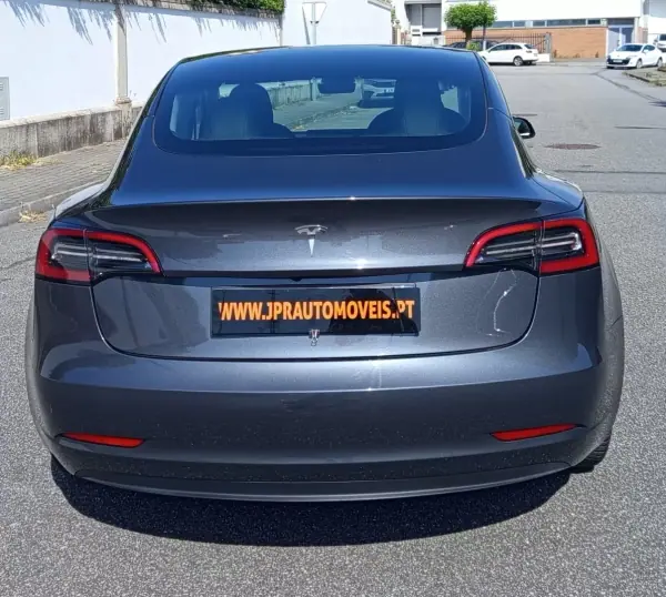 Tesla Model 3 2022 - 26990 EUR, 99900 km - AUTO.MOTO.pt - 99900km - foto 8 de 16