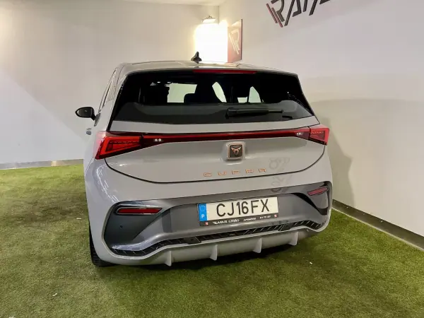 Cupra Born 2024 - 28450 EUR, 41000 km - AUTO.MOTO.pt - 41000km - foto 8 de 31