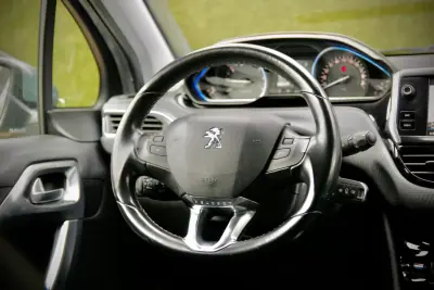 Peugeot 2008 2017 - 12900 EUR, 100000 km - AUTO.MOTO.pt - 100000km - foto 17 de 27