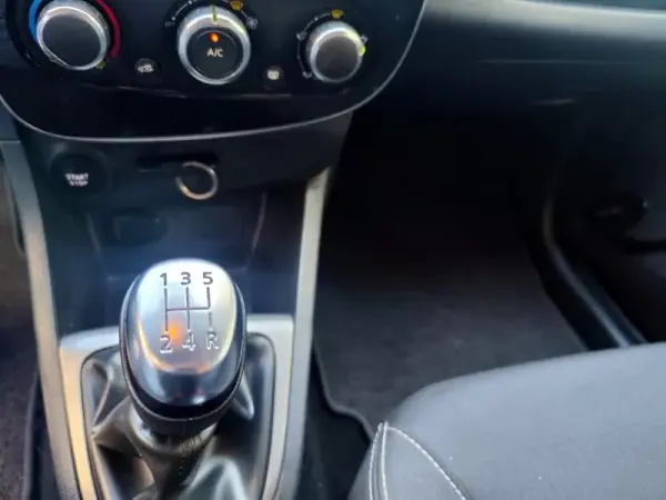 Renault Clio Sport Tourer 2018 - 7500 EUR, 250000 km - AUTO.MOTO.pt - 250000km - foto 19 de 23