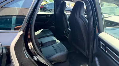 Porsche Cayenne 2020 - 54900 EUR, 160000 km - AUTO.MOTO.pt - 160000km - foto 13 de 14