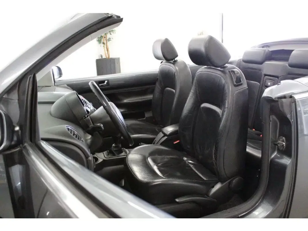 Volkswagen New Beetle Cabriolet 2007 - 7990 EUR, 161340 km - AUTO.MOTO.pt - 161340km - foto 11 de 19