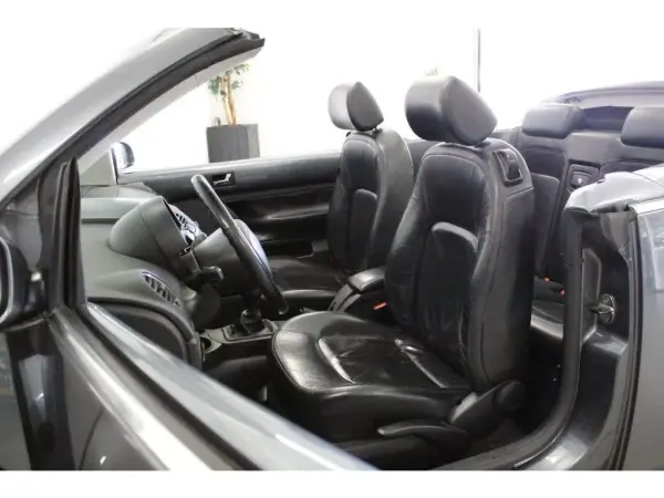 Volkswagen New Beetle Cabriolet 2007 - 7990 EUR, 161340 km - AUTO.MOTO.pt - 161340km - foto 11 de 19