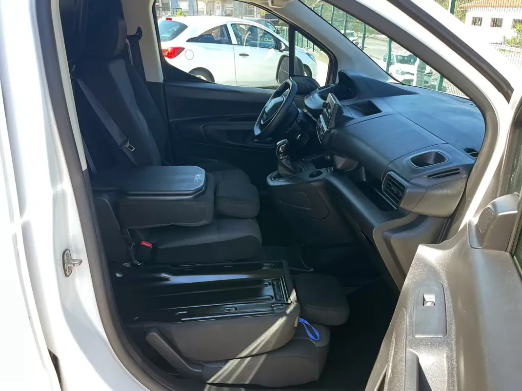 Peugeot Partner 2021 - 11400 EUR, 148000 km - 148000km - foto 24 de 32