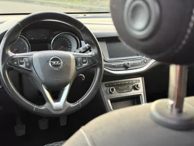 Opel Astra Sports Tourer 2019 - 11900 EUR, 128400 km - AUTO.MOTO.pt - 128400km - foto 9 de 10