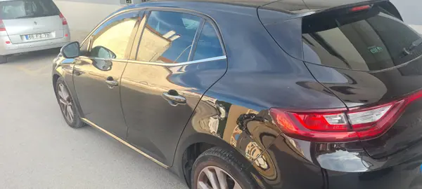 Renault Mégane 2019 - 13500 EUR, 158000 km - AUTO.MOTO.pt - 158000km - foto 2 de 6