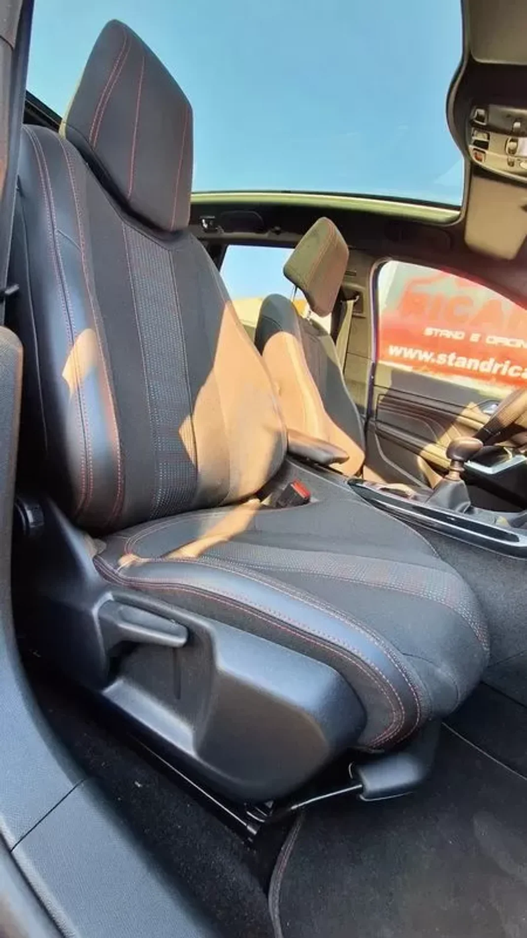 Peugeot 308 SW 2020 - 14500 EUR, 142000 km - AUTO.MOTO.pt - 142000km - foto 13 de 28