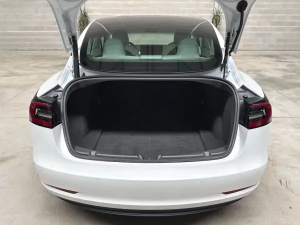 Tesla Model 3 2021 - 27950 EUR, 49088 km - AUTO.MOTO.pt - 49088km - foto 53 de 59