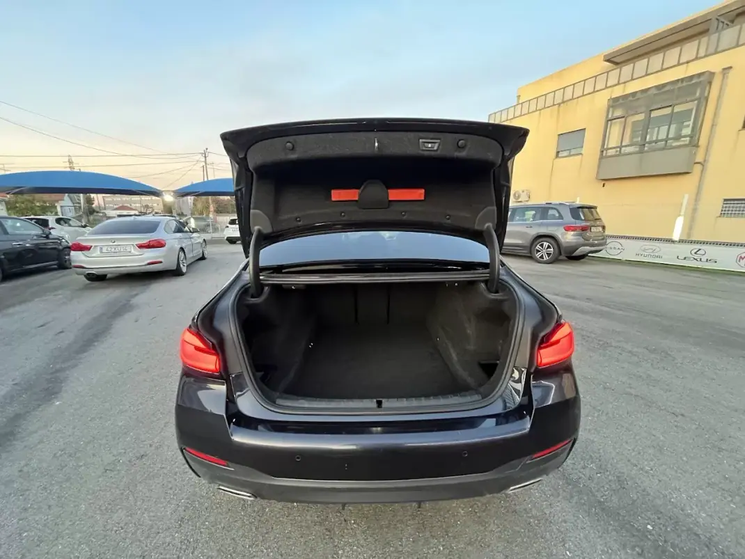 BMW 520 2022 - 33950 EUR, 124000 km - AUTO.MOTO.pt - 124000km - foto 38 de 45