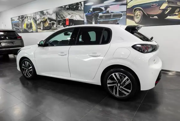 Peugeot 208 2021 - 13990 EUR, 57000 km - AUTO.MOTO.pt - 57000km - foto 12 de 35