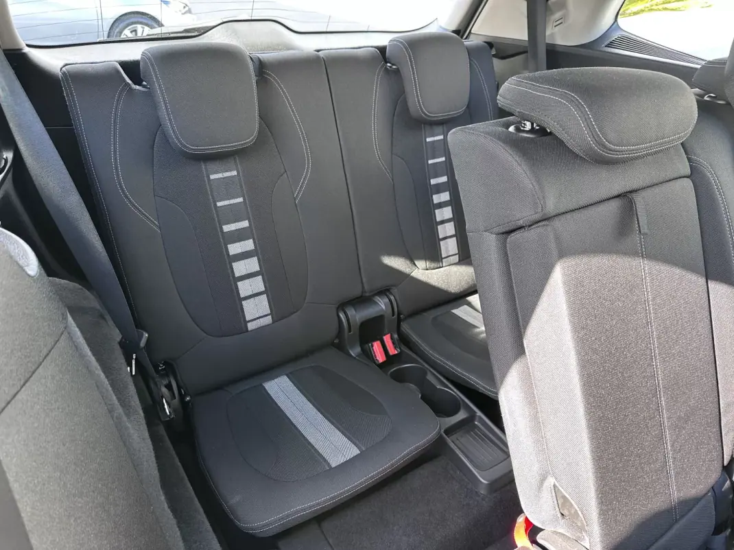 BMW 216 Gran Tourer 2015 - 14900 EUR, 180000 km - AUTO.MOTO.pt - 180000km - foto 62 de 77