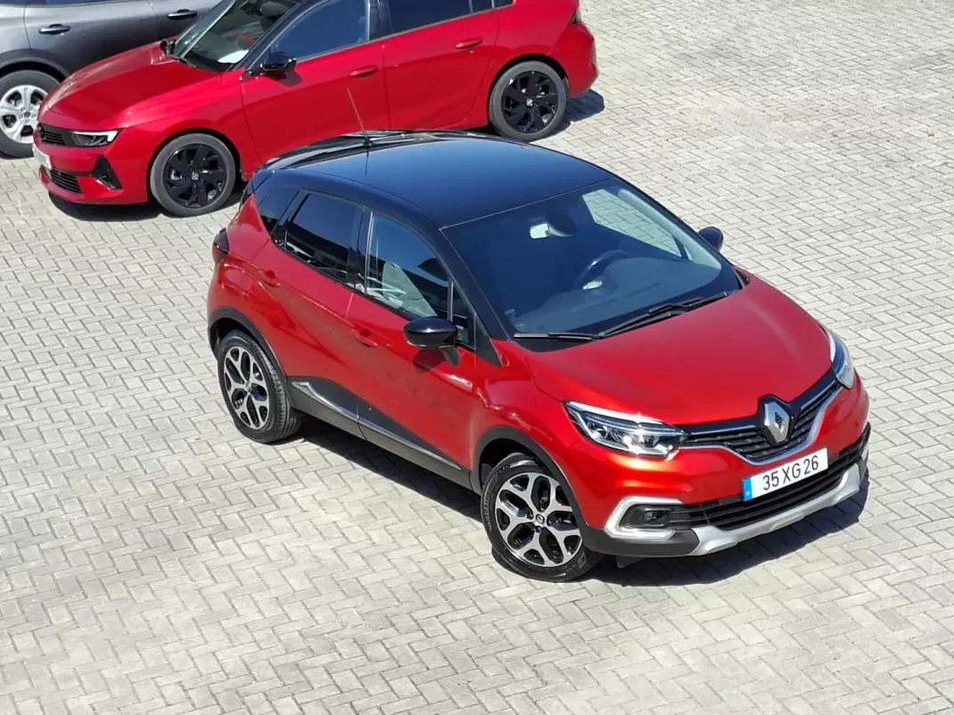 Renault Captur 2019 - 13350 EUR, 79800 km - AUTO.MOTO.pt - 79800km - foto 11 de 27