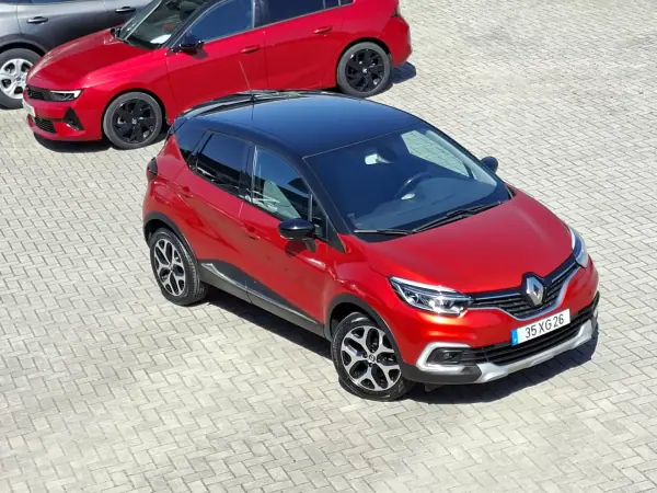 Renault Captur 2019 - 13350 EUR, 79800 km - AUTO.MOTO.pt - 79800km - foto 11 de 27