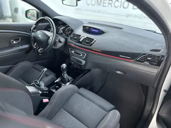 Renault Mégane Coupe 2013 - 24500 EUR, 105200 km - AUTO.MOTO.pt - 105200km - foto 13 de 25
