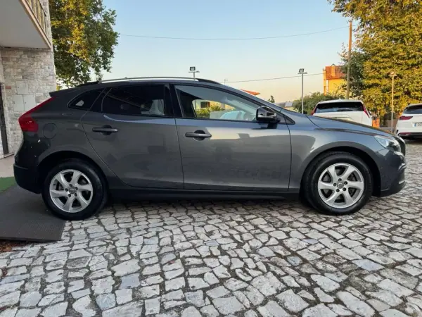 Volvo V40 Cross Country 2013 - 13500 EUR, 164000 km - AUTO.MOTO.pt - 164000km - foto 5 de 38
