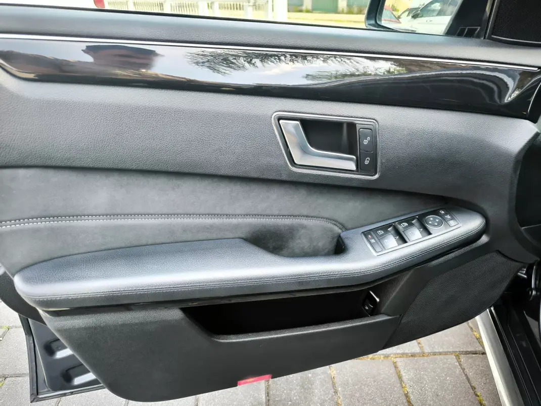 Mercedes-Benz E 250 2013 - 12950 EUR, 369000 km - AUTO.MOTO.pt - 369000km - foto 34 de 41