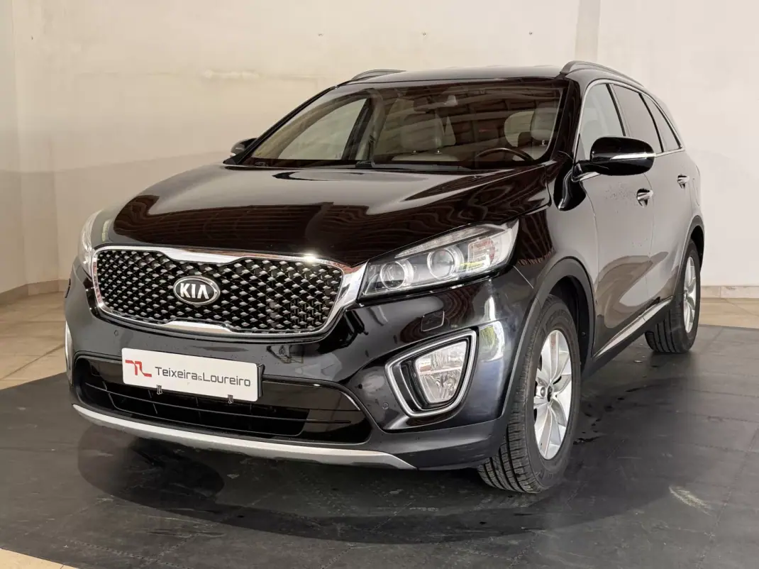 Kia Sorento 2015 - 16000 EUR, 175000 km - AUTO.MOTO.pt - 175000km - foto 1 de 22
