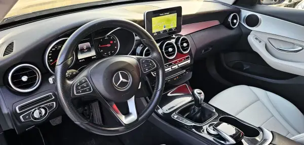 Mercedes-Benz C 180 2015 - 17500 EUR, 240000 km - AUTO.MOTO.pt - 240000km - foto 18 de 29