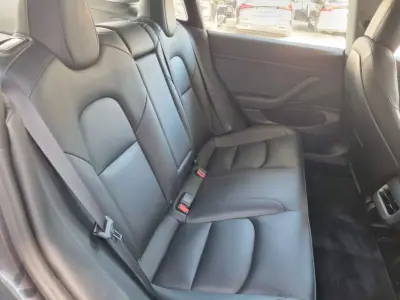 Tesla Model 3 2020 - 25500 EUR, 64000 km - 64000km - foto 10 de 16