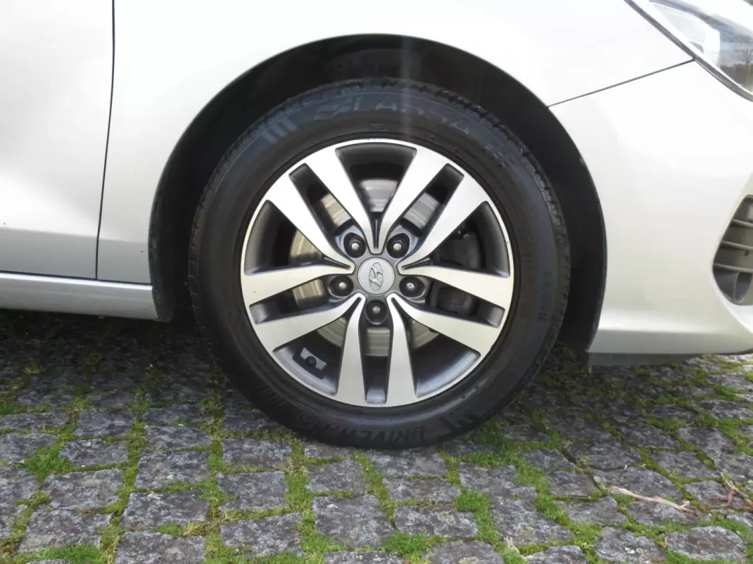 Hyundai i30 2019 - 14990 EUR, 108000 km - 108000km - foto 14 de 42