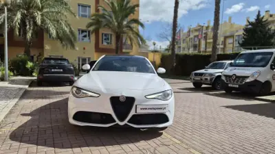 Alfa Romeo Giulia 2022 - 37480 EUR, 65000 km - AUTO.MOTO.pt - 65000km - foto 4 de 19