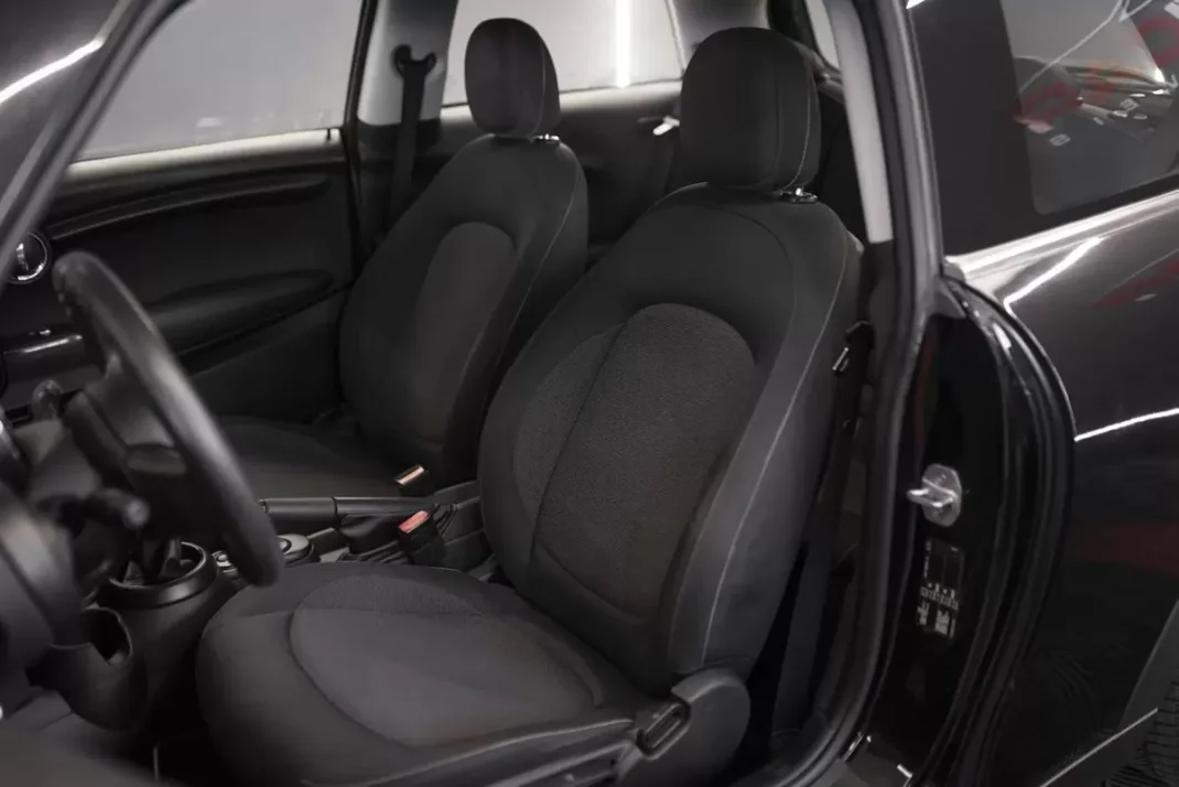MINI Cooper 2015 - 13490 EUR, 158429 km - AUTO.MOTO.pt - 158429km - foto 7 de 21