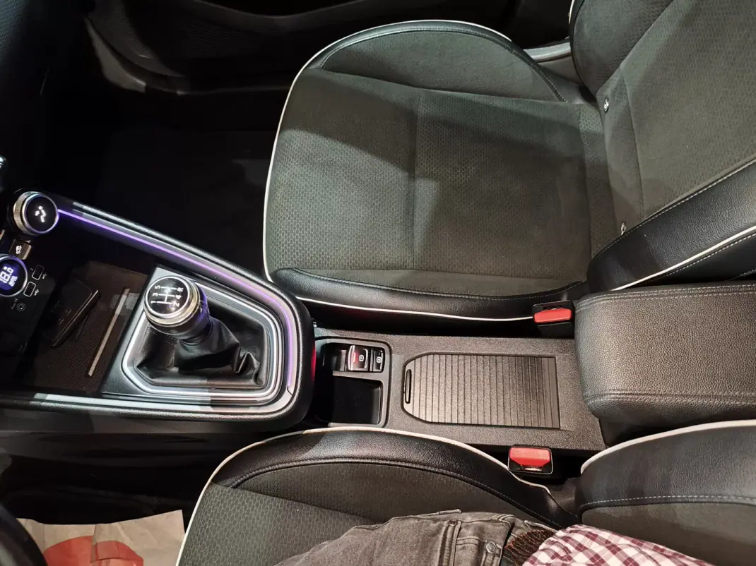 Renault Clio 2020 - 13990 EUR, 65000 km - AUTO.MOTO.pt - 65000km - foto 17 de 30