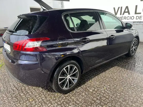 Peugeot 308 2017 - 13500 EUR, 181250 km - AUTO.MOTO.pt - 181250km - foto 9 de 12