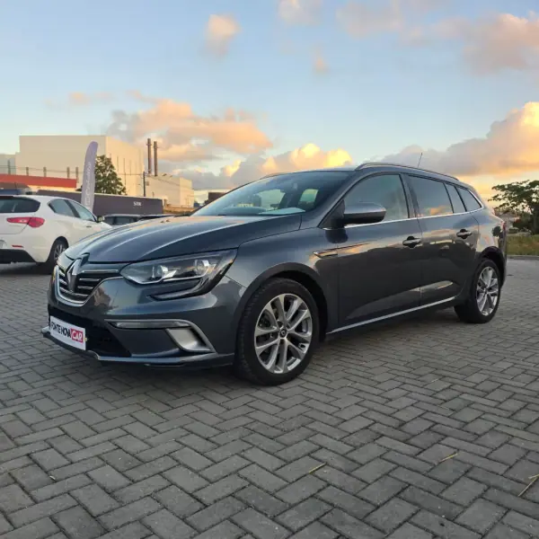 Renault Mégane Sport Tourer 2018 - 14950 EUR, 127252 km - AUTO.MOTO.pt - 127252km - foto 19 de 21