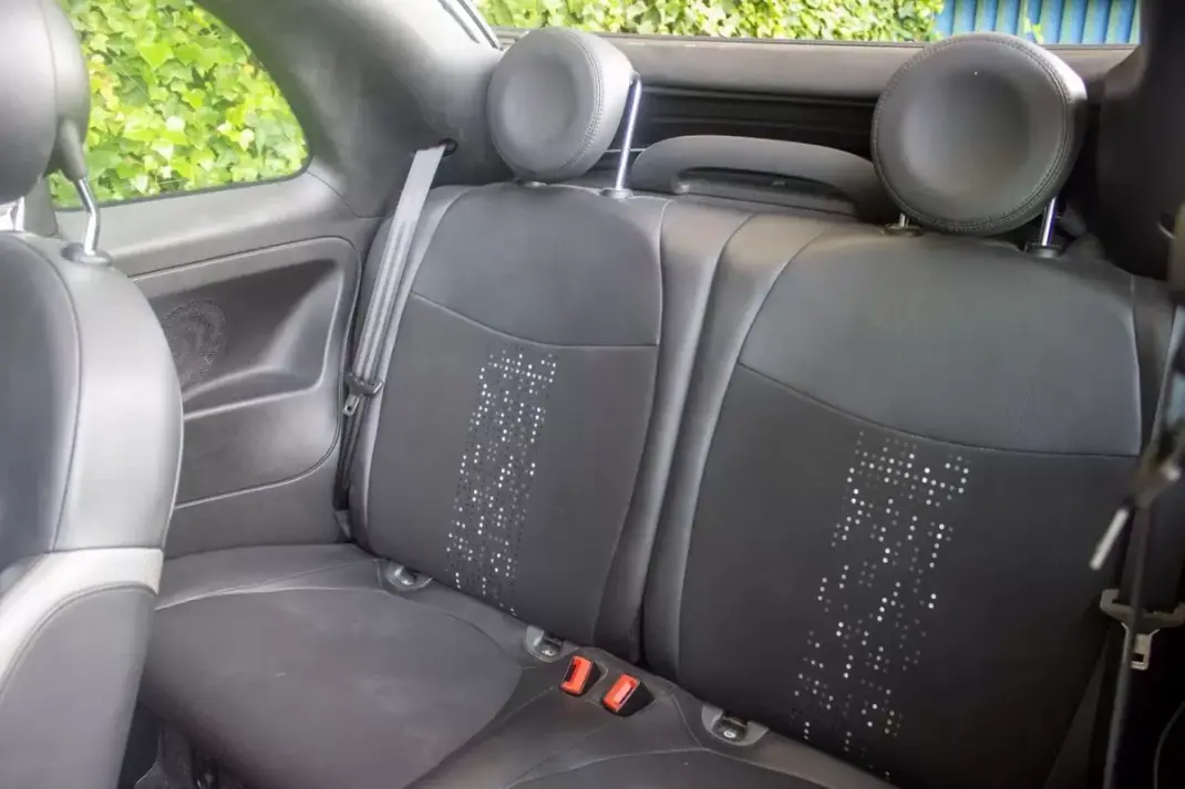 Fiat 500C 2021 - 11900 EUR, 110000 km - AUTO.MOTO.pt - 110000km - foto 14 de 17