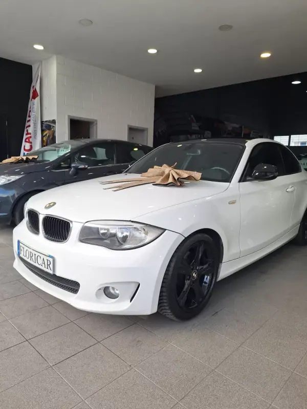 BMW 118 2011 - 11900 EUR, 243000 km - AUTO.MOTO.pt - 243000km - foto 18 de 22