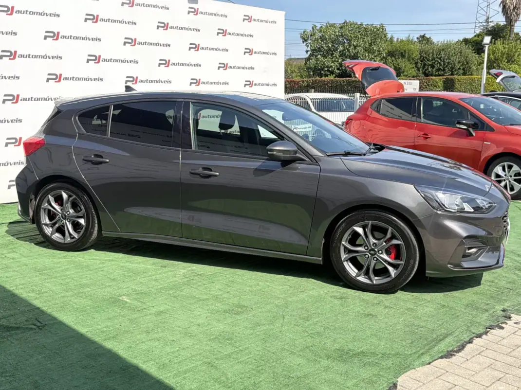 Ford Focus 2018 - 14850 EUR, 79128 km - AUTO.MOTO.pt - 79128km - foto 5 de 20