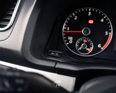 Volkswagen Scirocco 2013 - 16990 EUR, 153299 km - AUTO.MOTO.pt - 153299km - foto 35 de 49