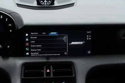 Porsche Taycan 2024 - 84950 EUR, 8000 km - AUTO.MOTO.pt - 8000km - foto 39 de 58