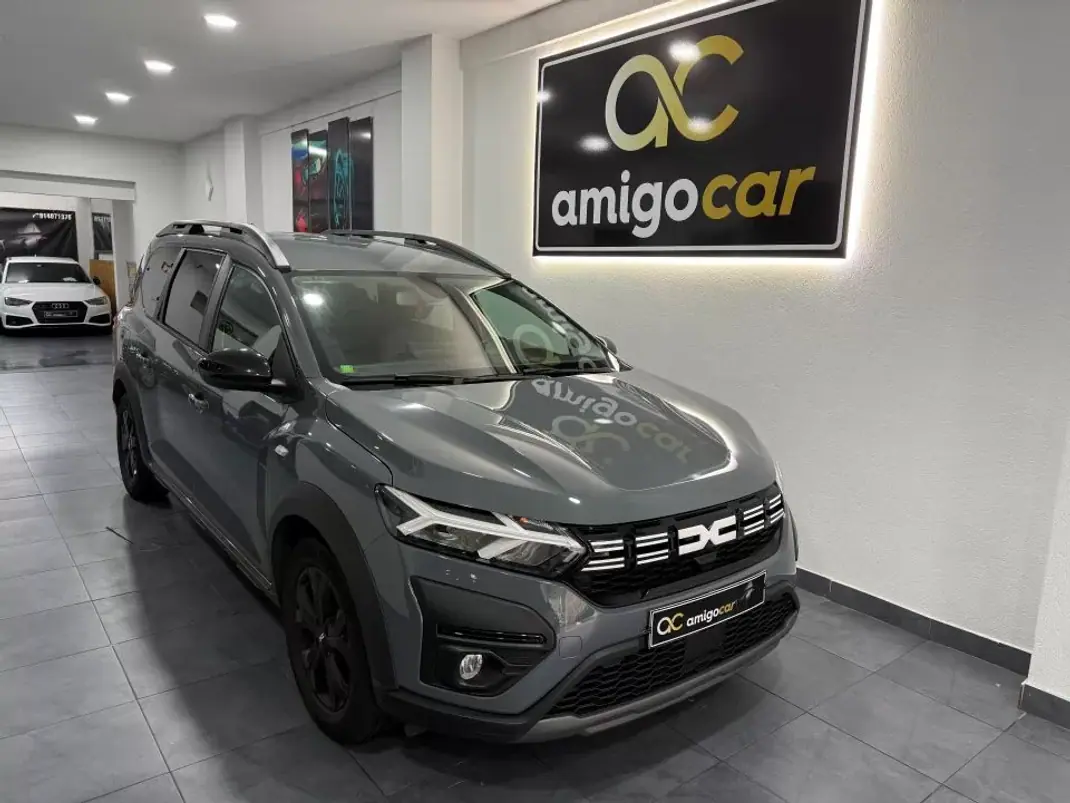 Dacia Jogger 2023 - 15950 EUR, 108079 km - AUTO.MOTO.pt - 108079km - foto 1 de 41