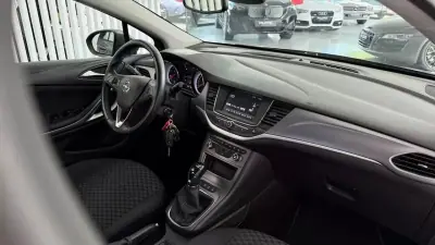 Opel Astra Sports Tourer 2019 - 10750 EUR, 156084 km - AUTO.MOTO.pt - 156084km - foto 15 de 26