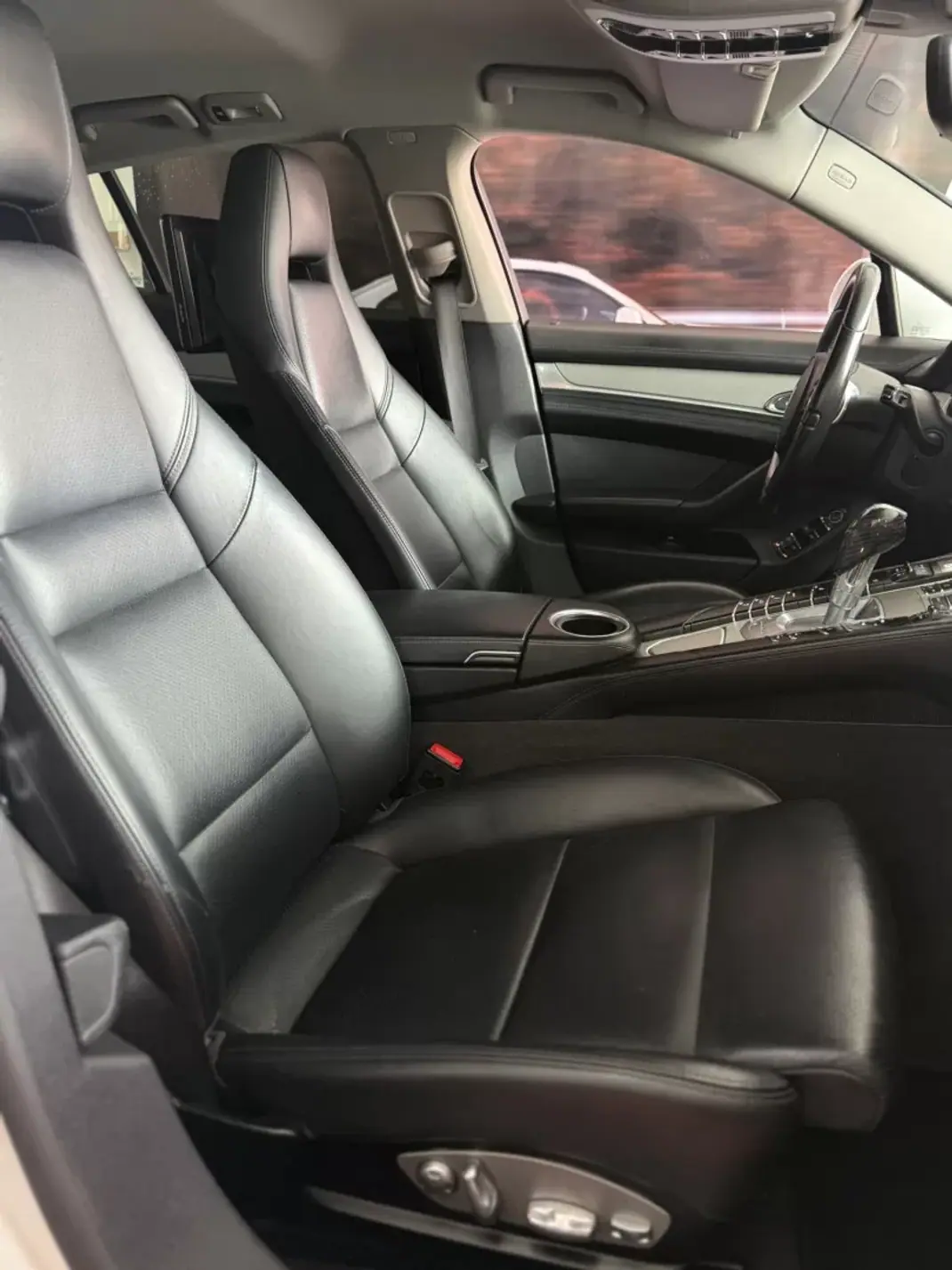 Porsche Panamera 2015 - 39900 EUR, 186000 km - AUTO.MOTO.pt - 186000km - foto 8 de 17