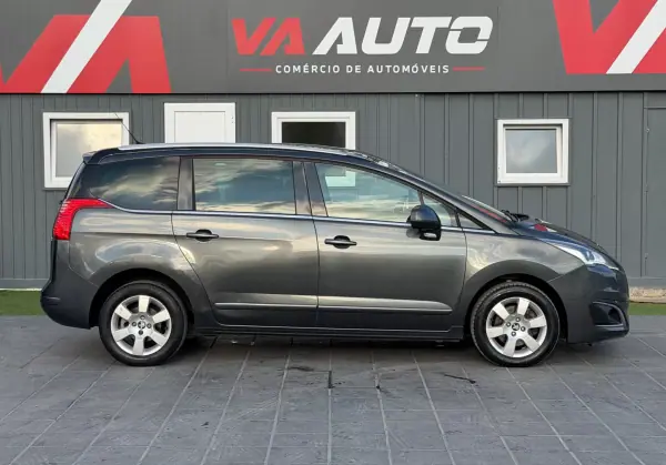 Peugeot 5008 2015 - 9900 EUR, 214000 km - AUTO.MOTO.pt - 214000km - foto 4 de 26