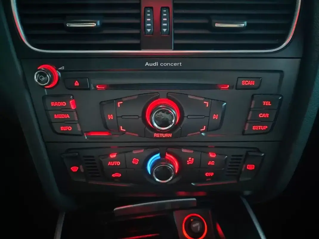 Audi A4 Avant 2009 - 12950 EUR, 231500 km - AUTO.MOTO.pt - 231500km - foto 34 de 36