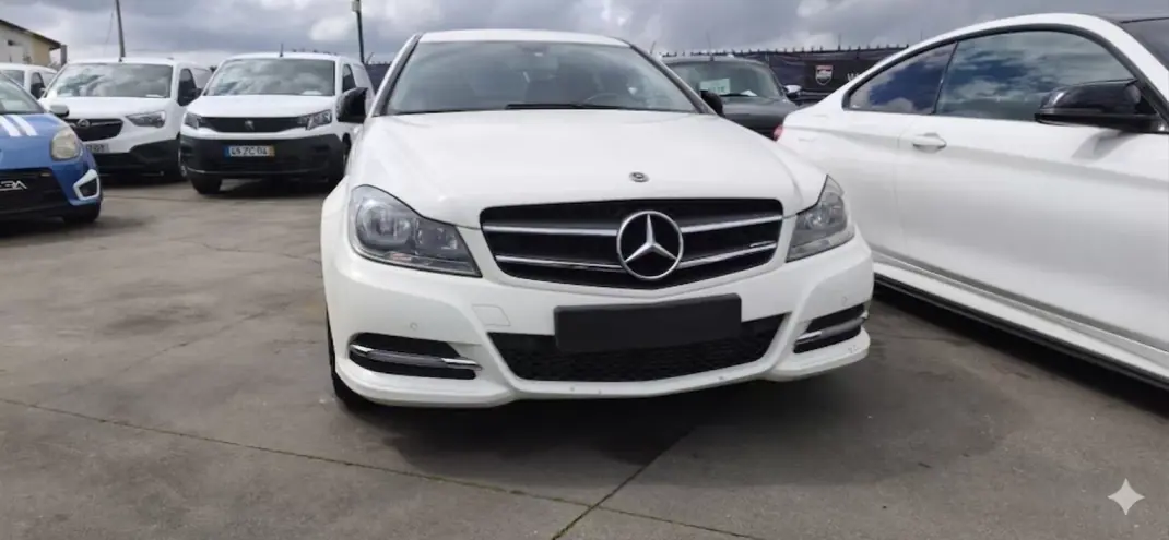 Mercedes-Benz C 250 2011 - 18900 EUR, 145876 km - AUTO.MOTO.pt - 145876km - foto 2 de 9