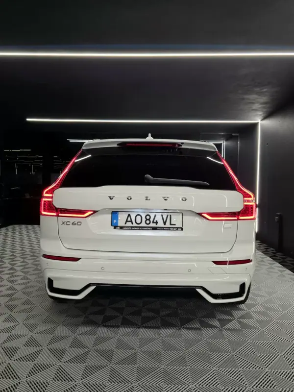 Volvo XC 60 2022 - 36750 EUR, 142382 km - AUTO.MOTO.pt - 142382km - foto 13 de 37