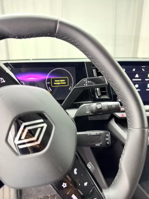 Renault Mégane E-Tech 2022 - 22250 EUR, 23000 km - AUTO.MOTO.pt - 23000km - foto 16 de 20