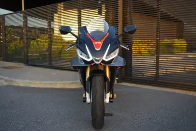 Aprilia RSV 1000 R 2023 - 18750 EUR, 12000 km - AUTO.MOTO.pt - 12000km - foto 3 de 20